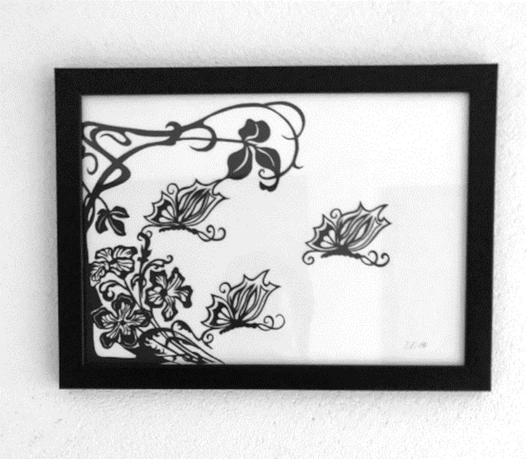 Scherenschnitt Schmetterlinge mit Blumen